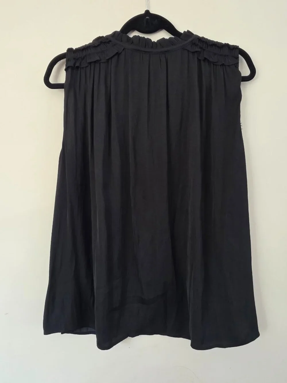 Current Air Black Sleeveless Ruffle Shoulder V-Neck Blouse Size Large